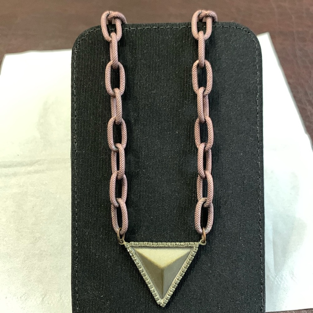 Sabika chain link necklace medallion